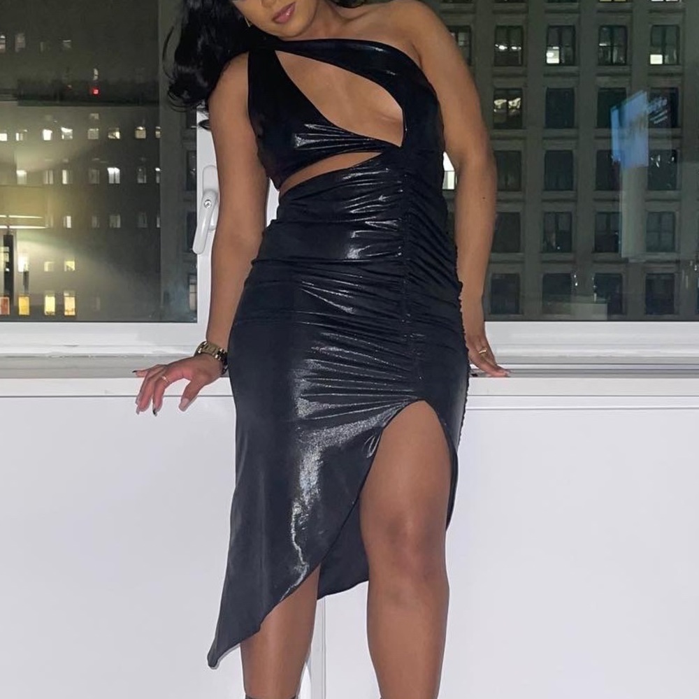 RUNAWAY
Cut Out Midi Dress in Black